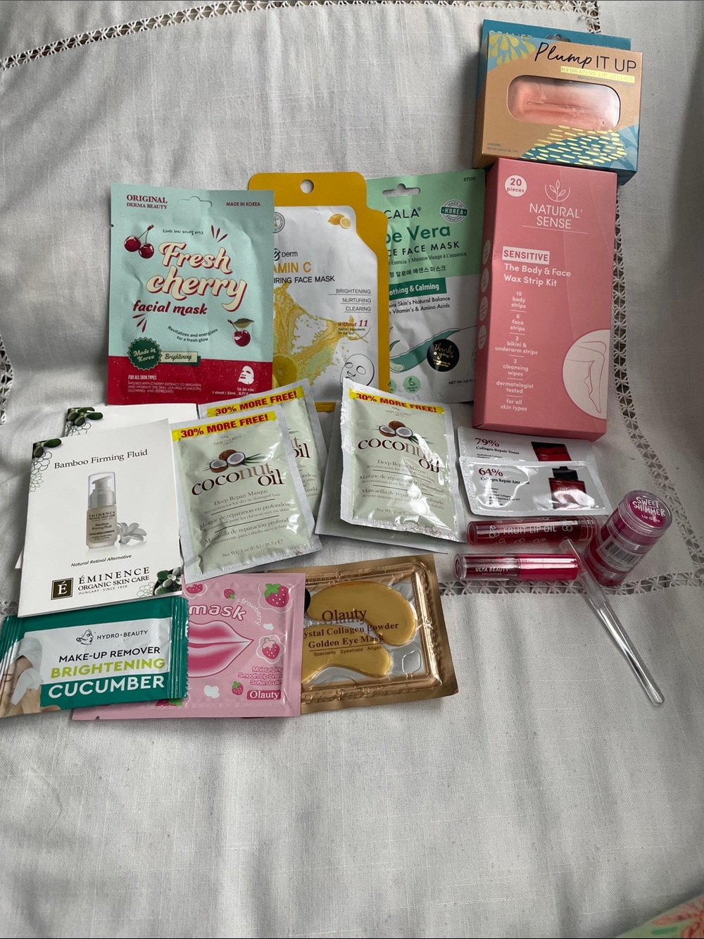 Spa Life Assorted Women’s Skincare Set - Pink Lip Gloss & Face Masks 20 Items - Picture 7 of 7